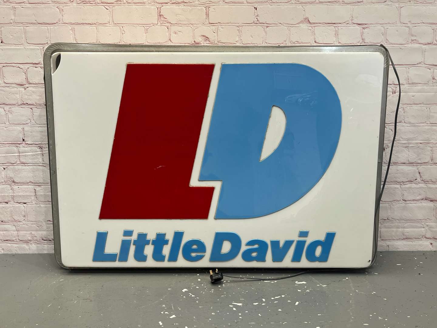 <p>Large Little David Illuminated Double Sided Dealership Sign a/f</p>