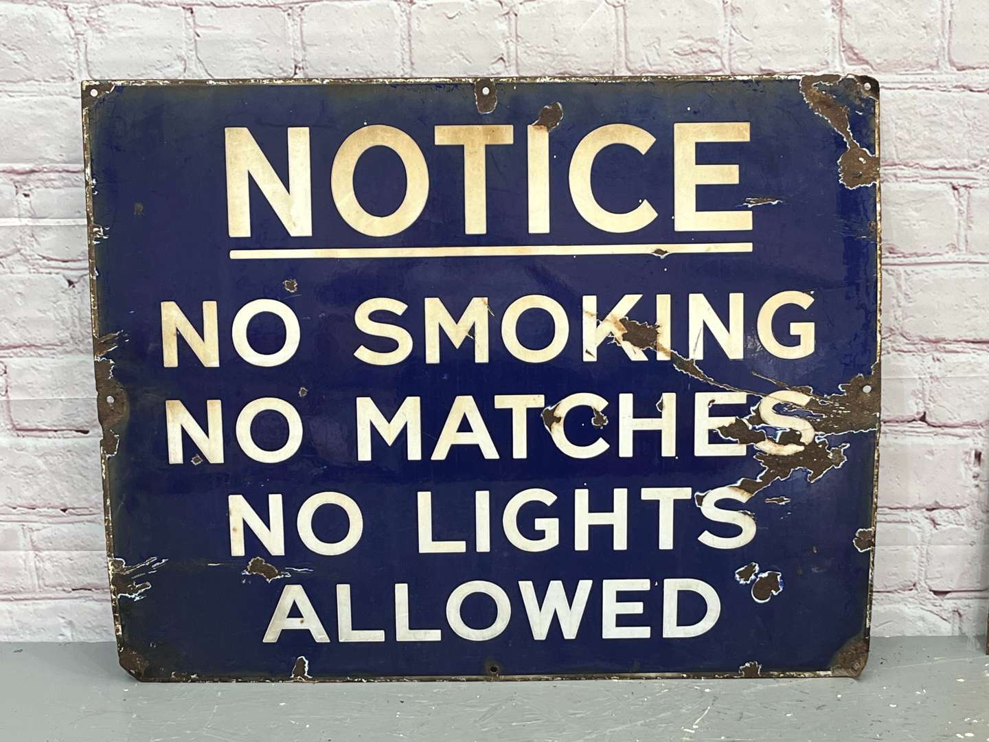 <p>Notice Warning Enamel Sign</p>