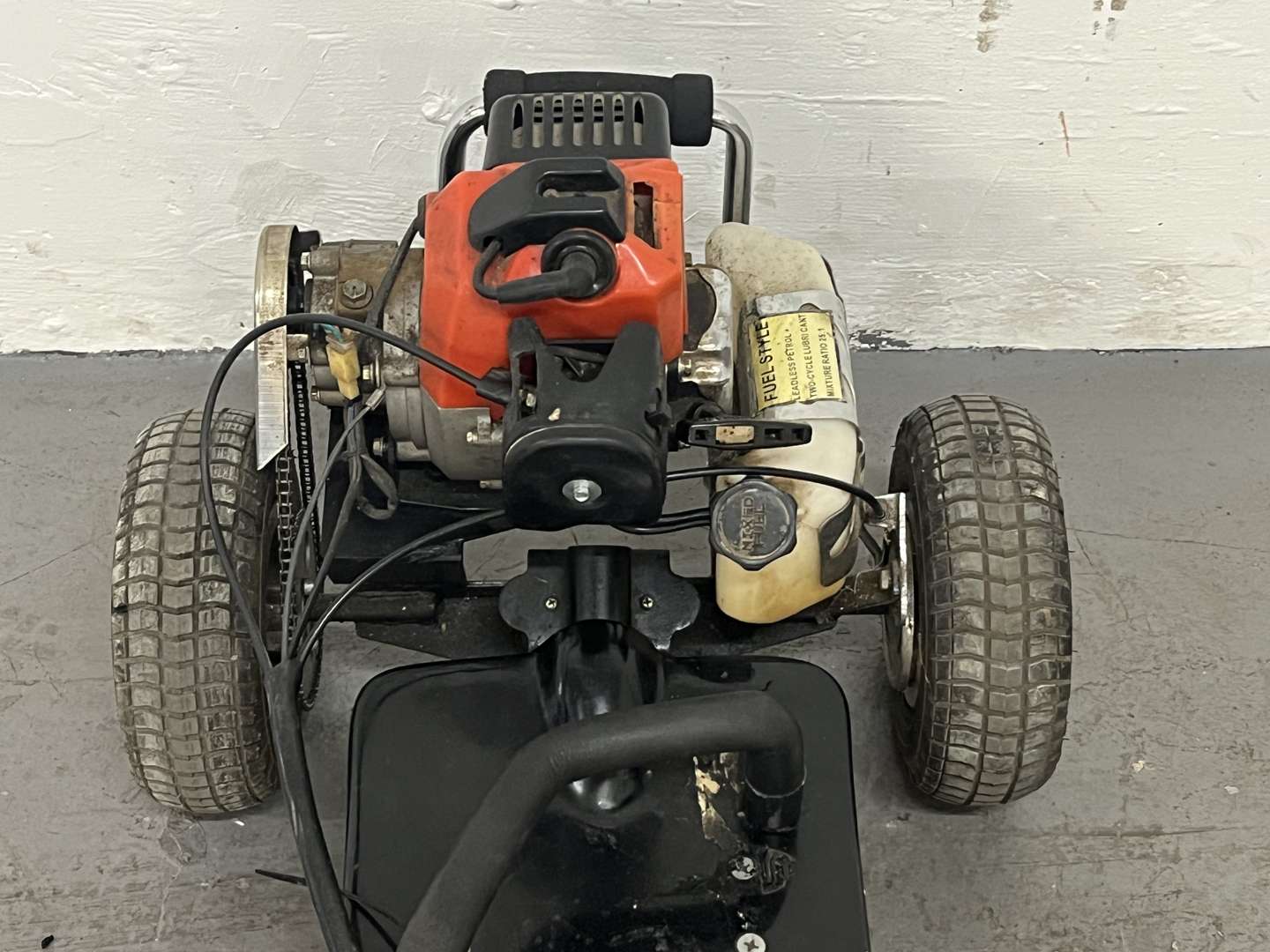 <p>Petrol Powered Skate Board</p>