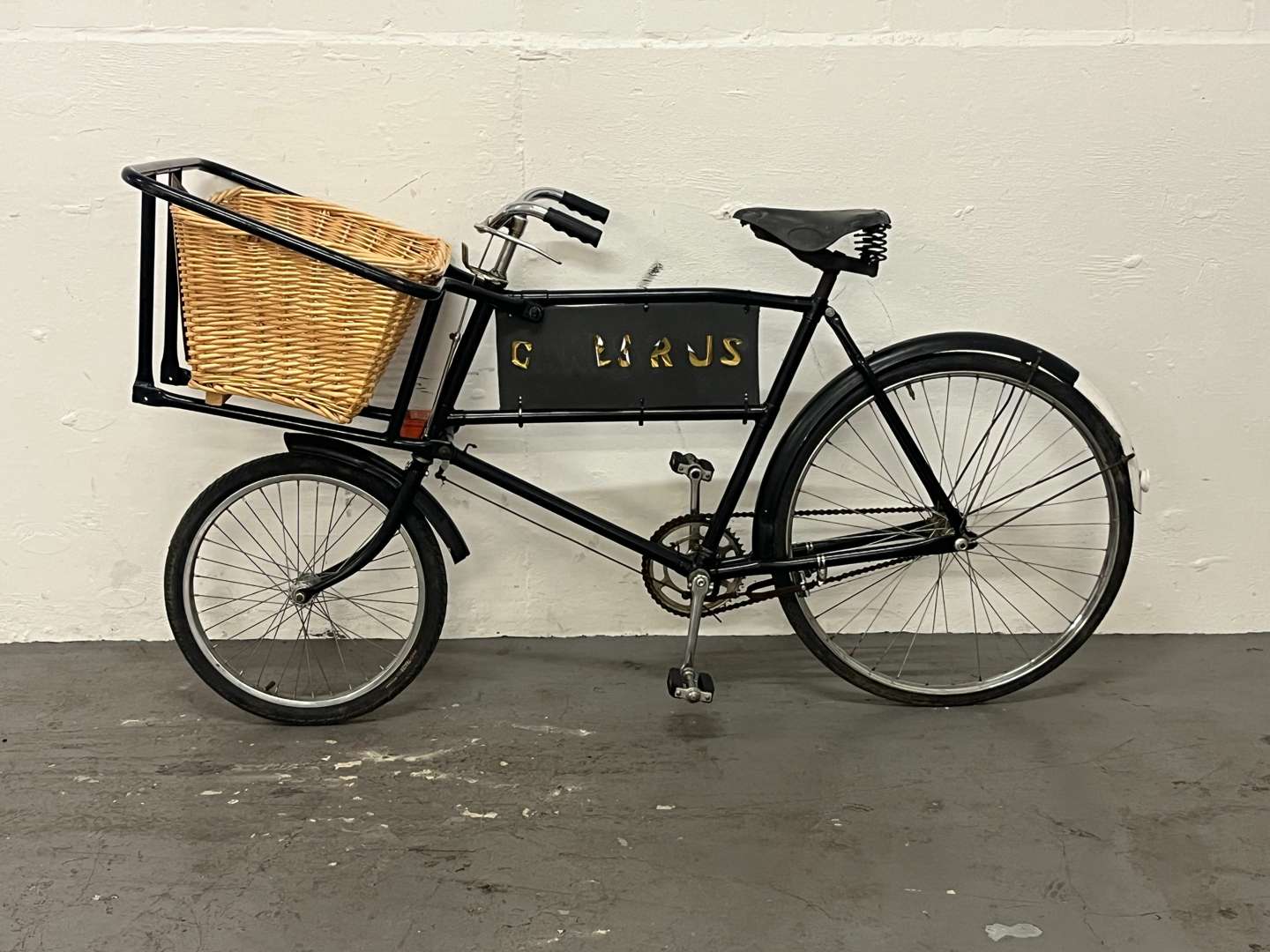 <p>Raleigh Trade Bicycle & Basket</p>