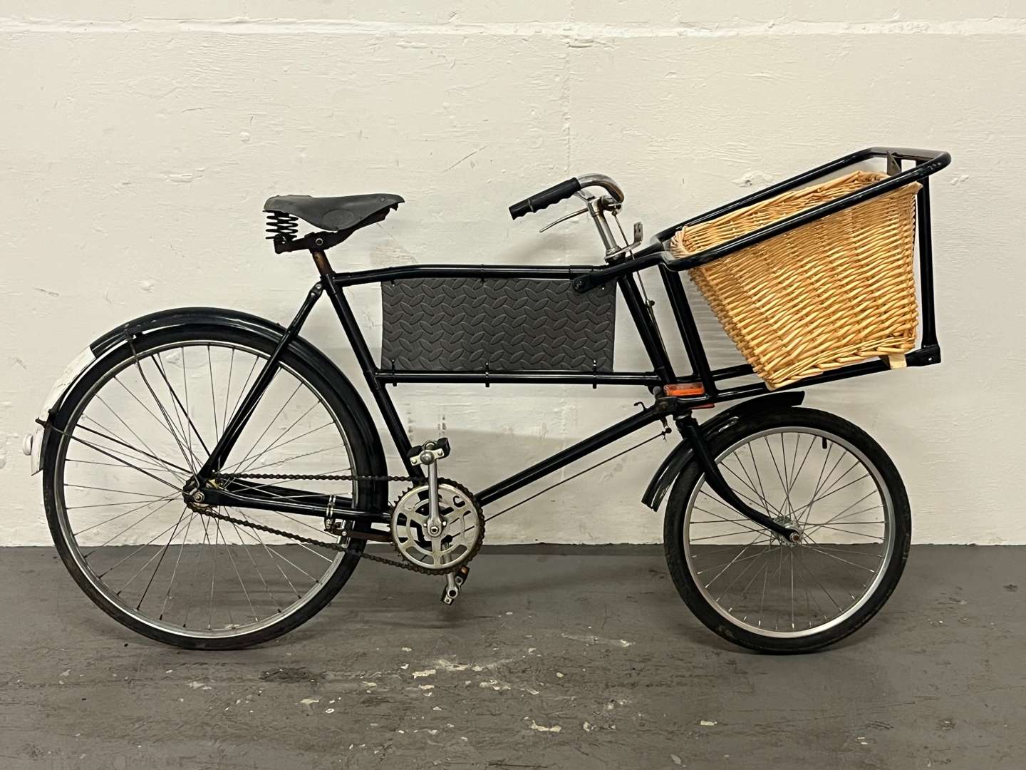 <p>Raleigh Trade Bicycle & Basket</p>