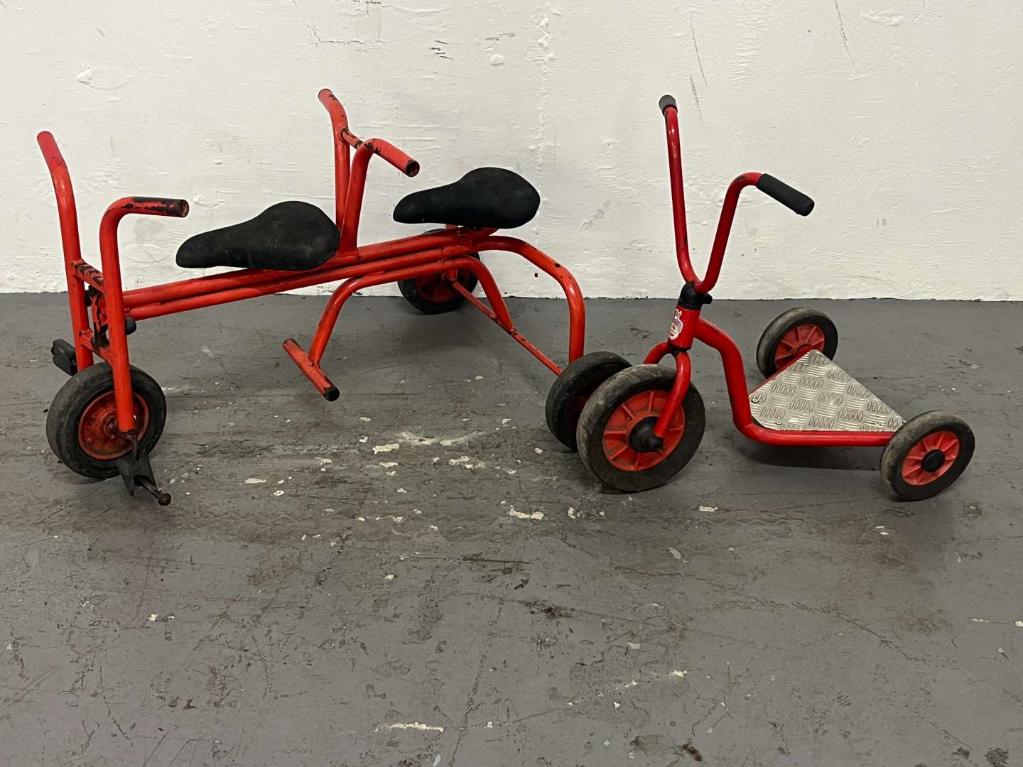 <p>Childs Two Seater Tricycle & Scooter (2)</p>