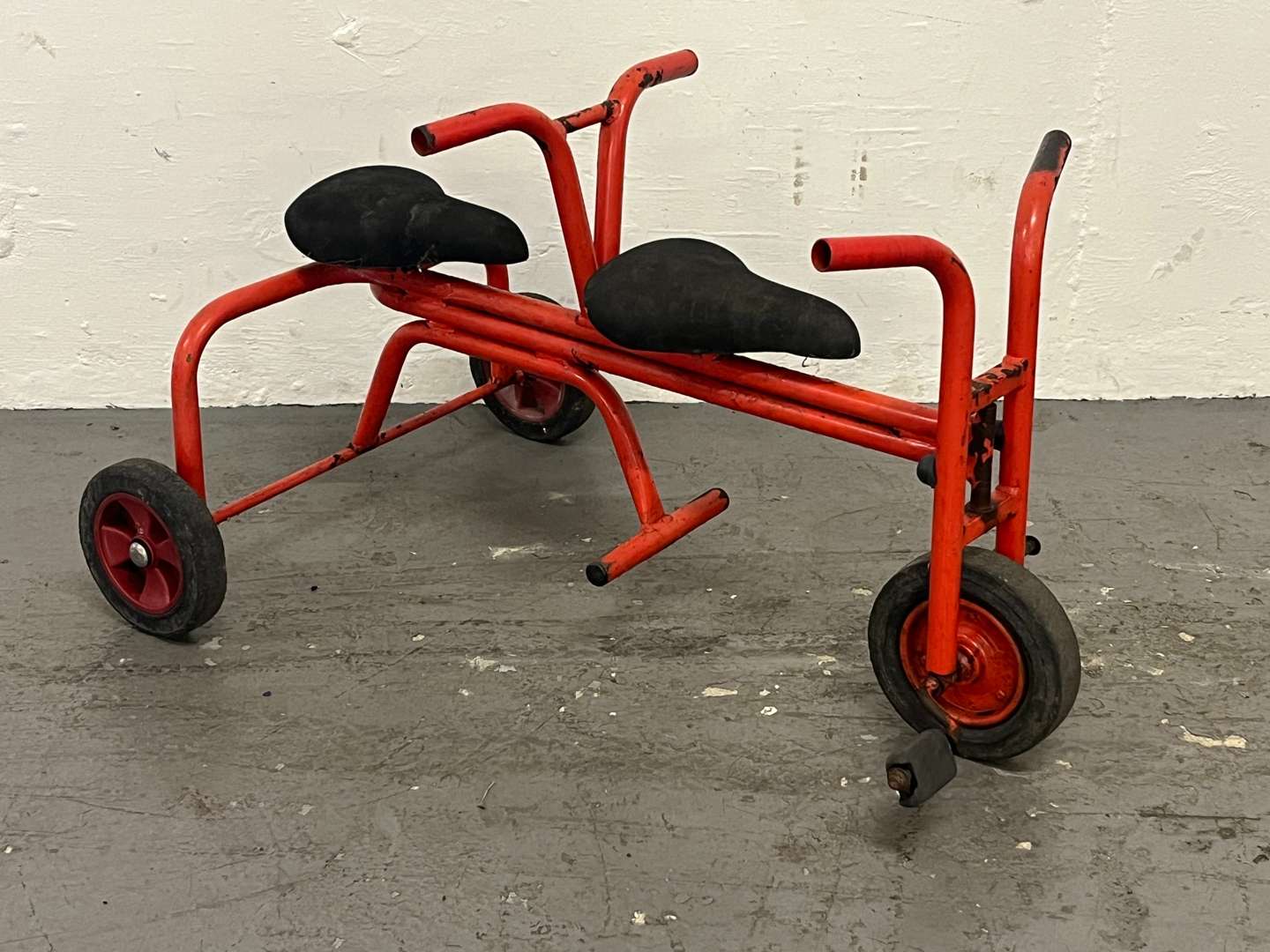 <p>Childs Two Seater Tricycle & Scooter (2)</p>