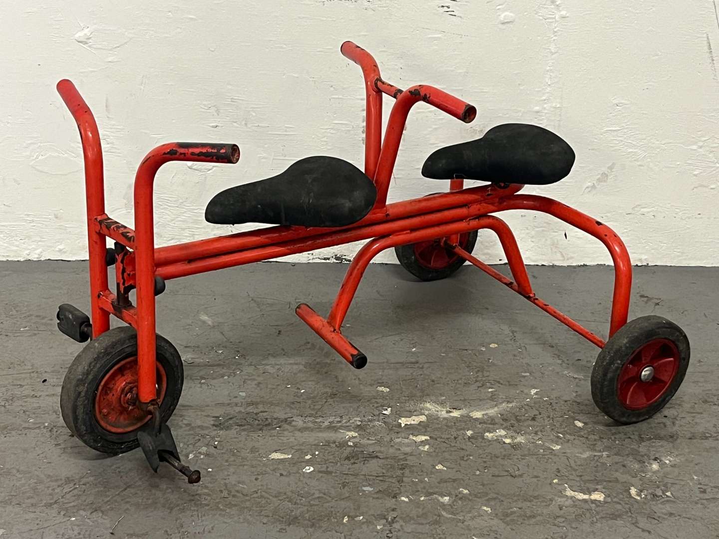 <p>Childs Two Seater Tricycle & Scooter (2)</p>