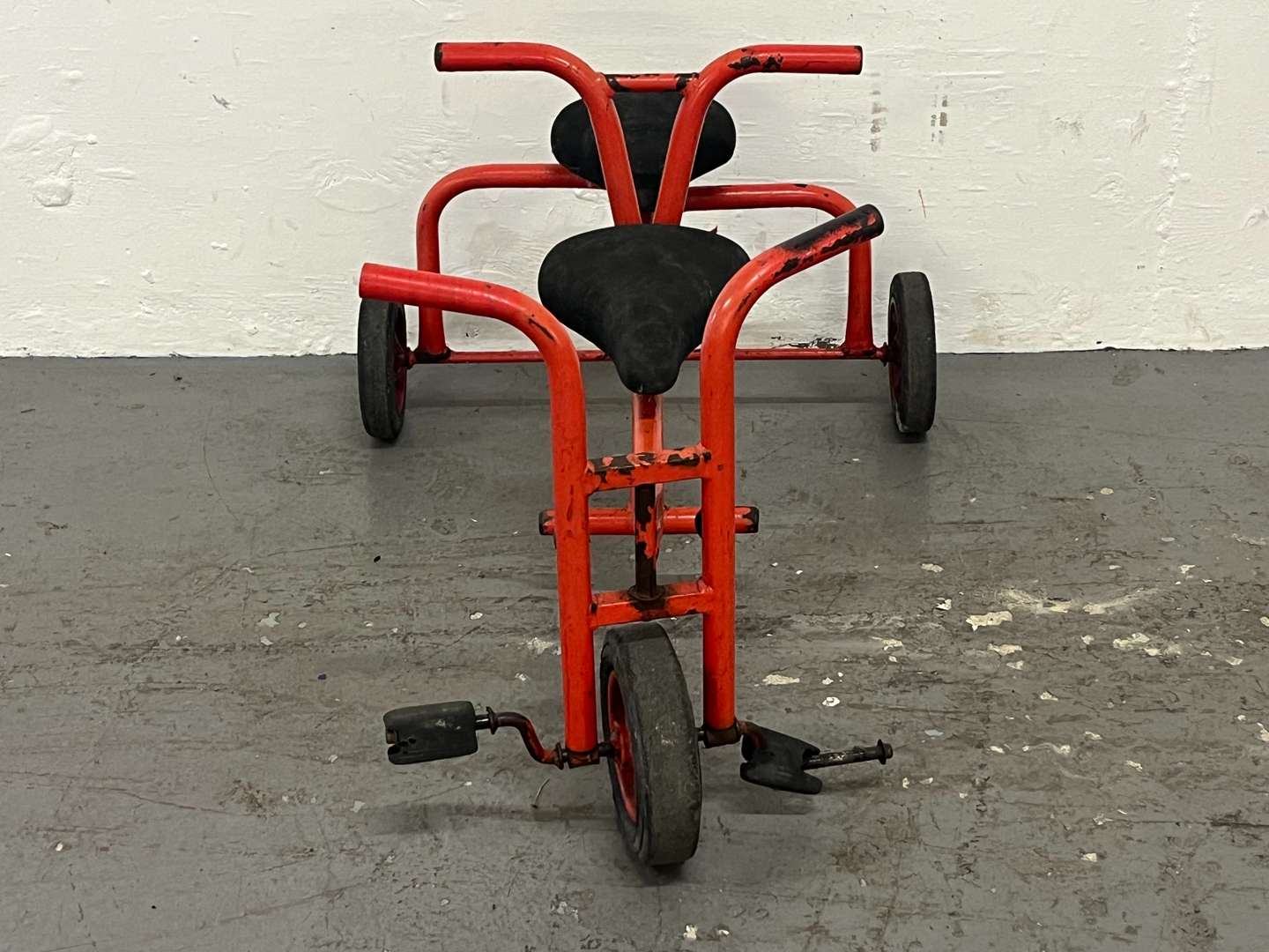 <p>Childs Two Seater Tricycle & Scooter (2)</p>
