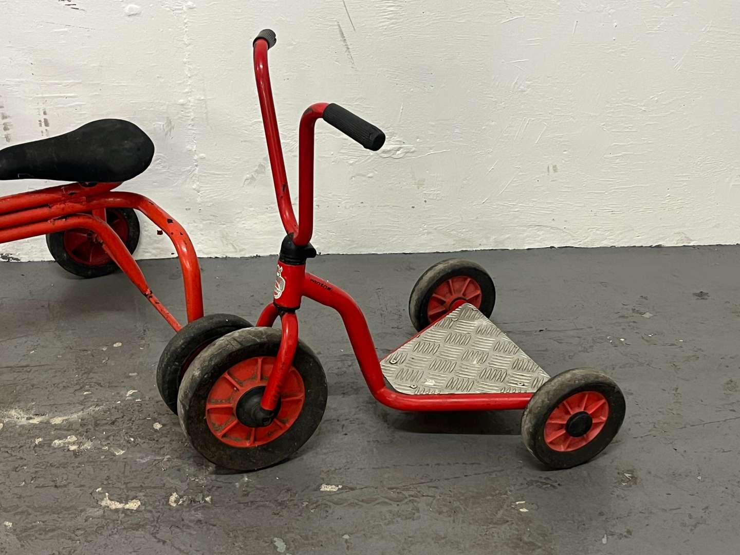 <p>Childs Two Seater Tricycle & Scooter (2)</p>