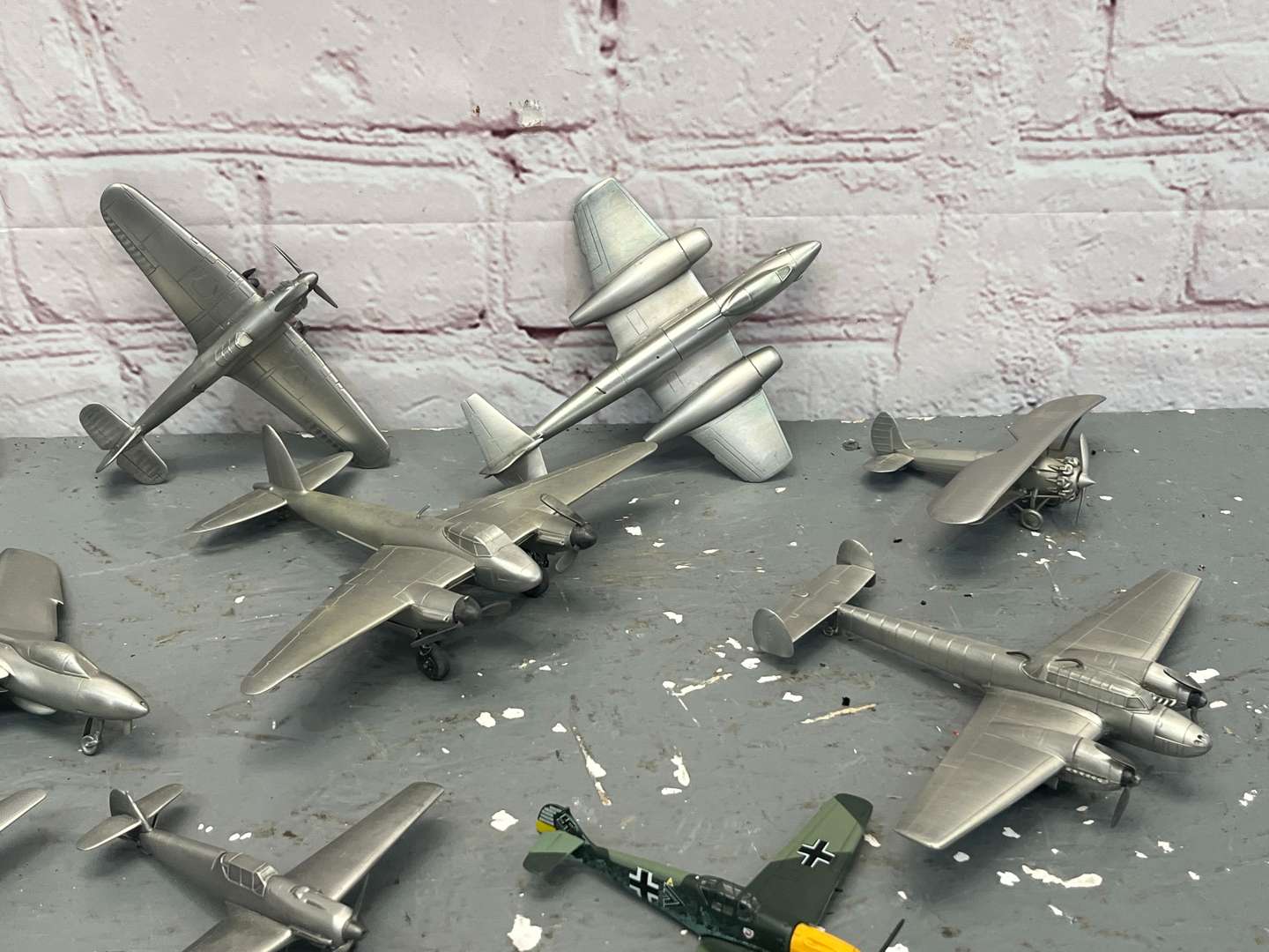 <p>Quantity Lead Based Model Aeroplanes</p>