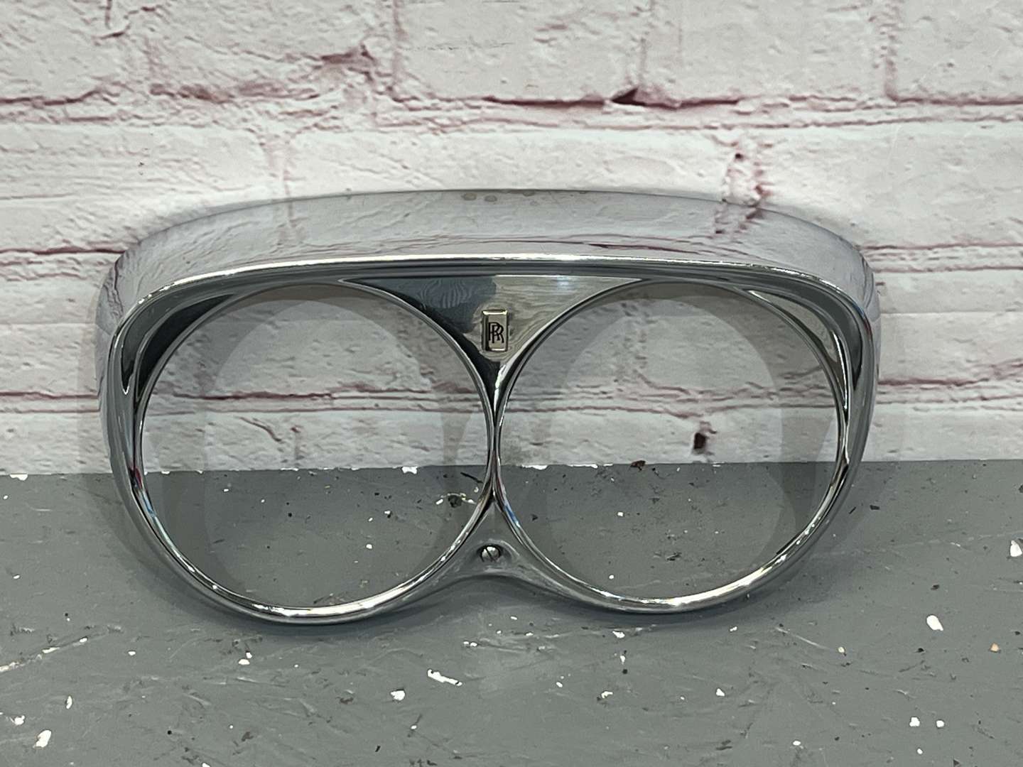 <p>Rolls Royce Silver Shadow Chrome Bezel</p>