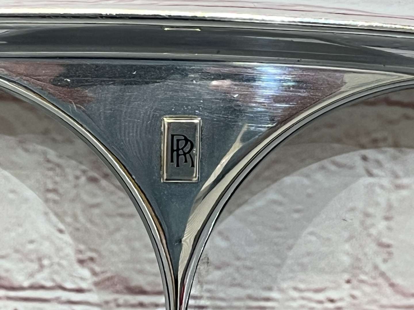 <p>Rolls Royce Silver Shadow Chrome Bezel</p>