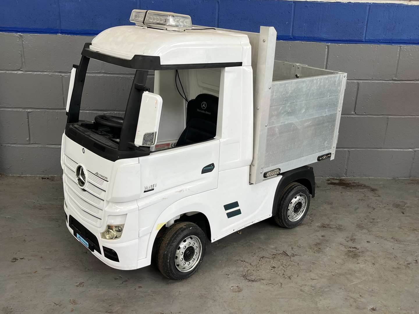 <p>Mercedes Actros Childs Battery Operated Tipper Lorry</p>