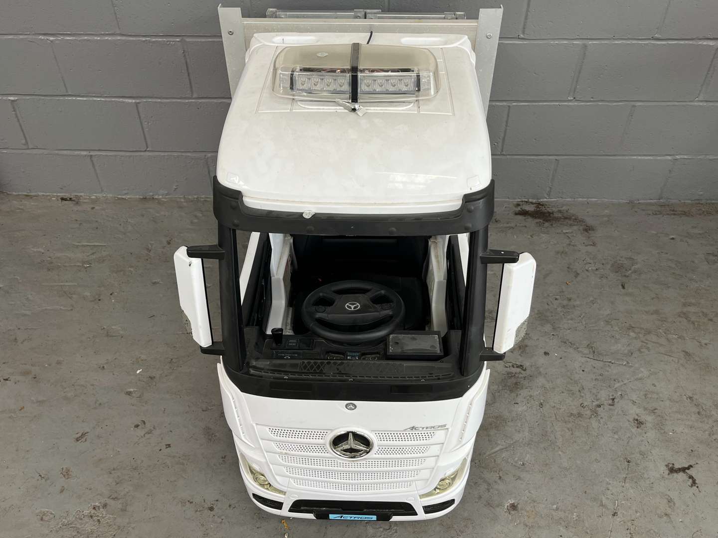 <p>Mercedes Actros Childs Battery Operated Tipper Lorry</p>