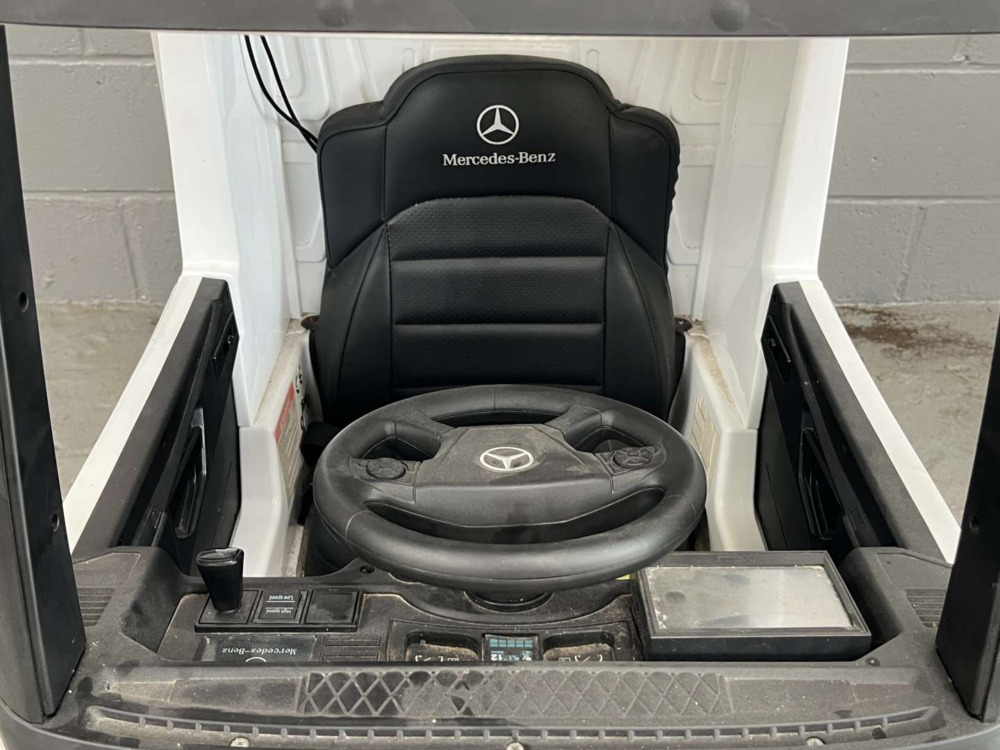 <p>Mercedes Actros Childs Battery Operated Tipper Lorry</p>