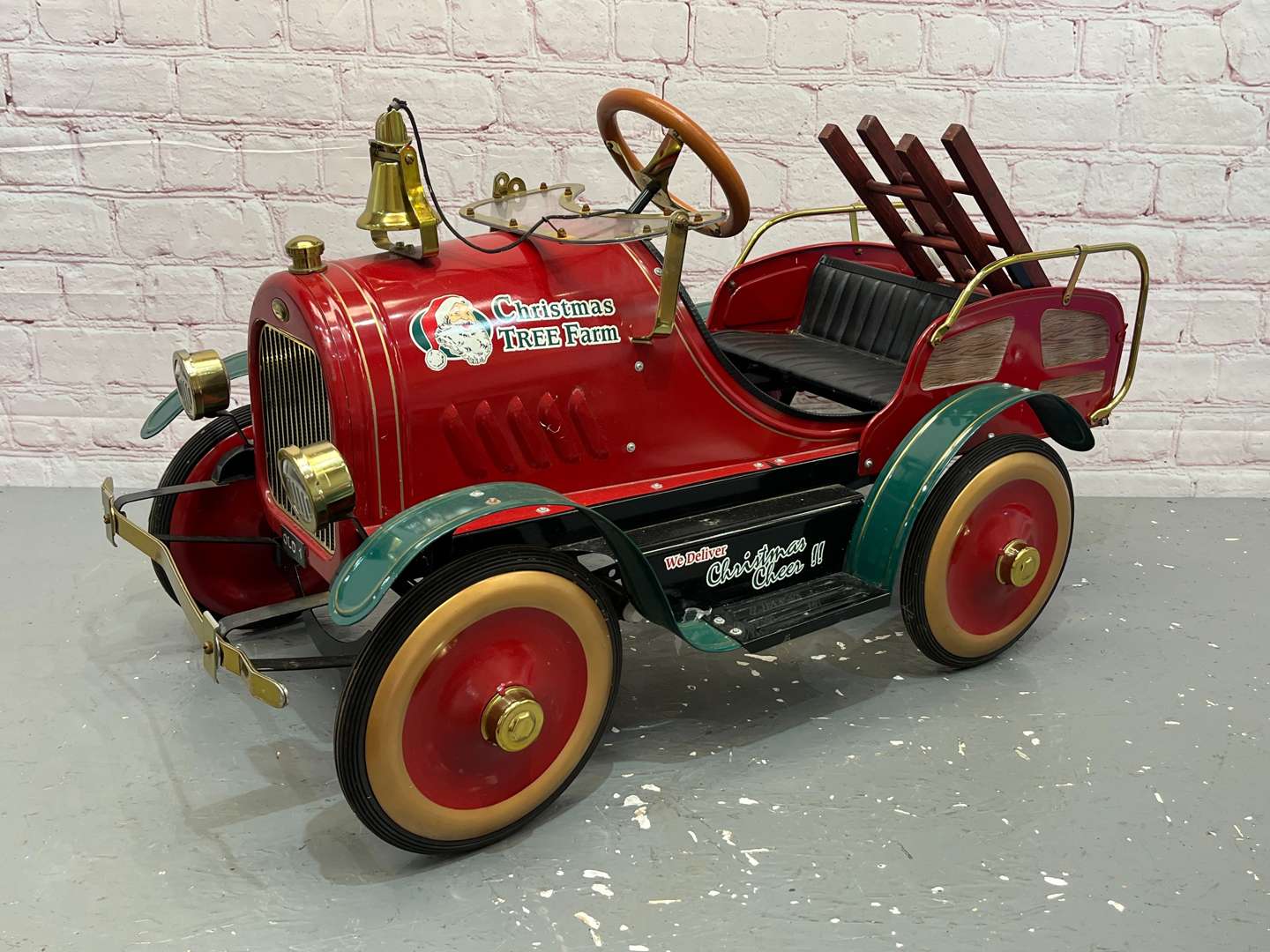 <p>Tin Plate Childs Fire Engine Pedal Car</p>