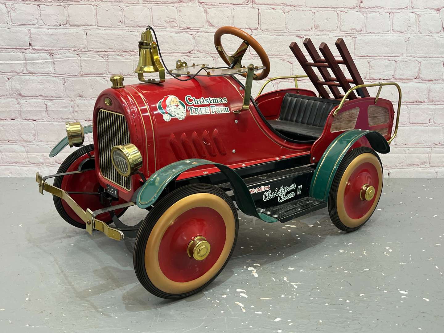 <p>Tin Plate Childs Fire Engine Pedal Car</p>