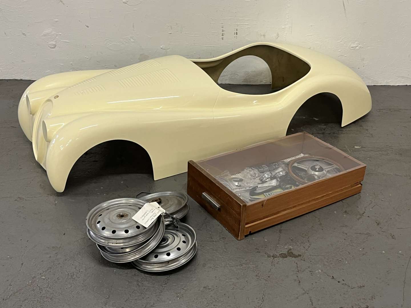 <p>Jaguar XK150 Dismantled Childs Pedal Car (Lacking Chassis) &nbsp;</p>