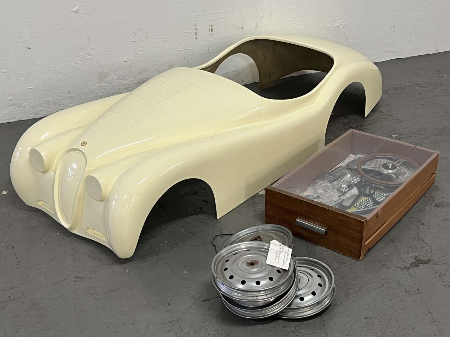<p>Jaguar XK150 Dismantled Childs Pedal Car (Lacking Chassis) &nbsp;</p>