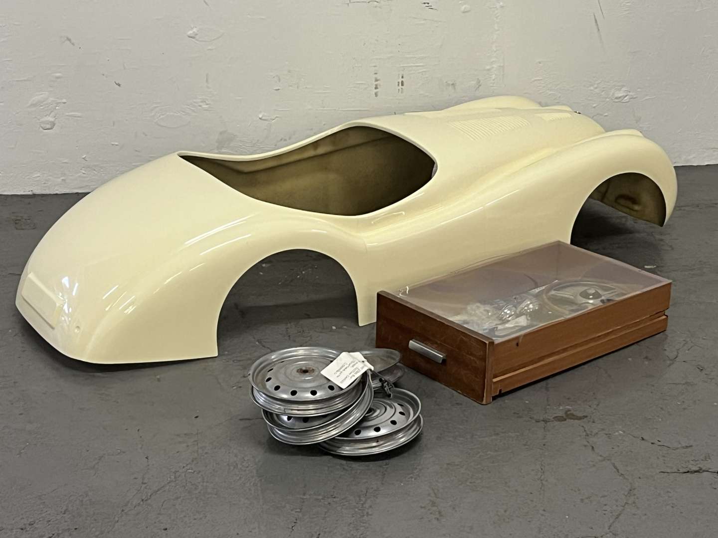 <p>Jaguar XK150 Dismantled Childs Pedal Car (Lacking Chassis) &nbsp;</p>
