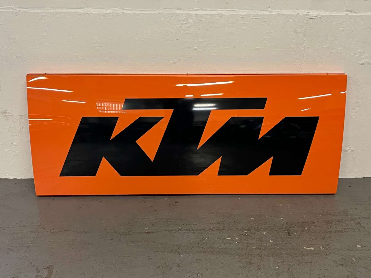 <p>Large KTM Dealership Illuminated Sign</p>