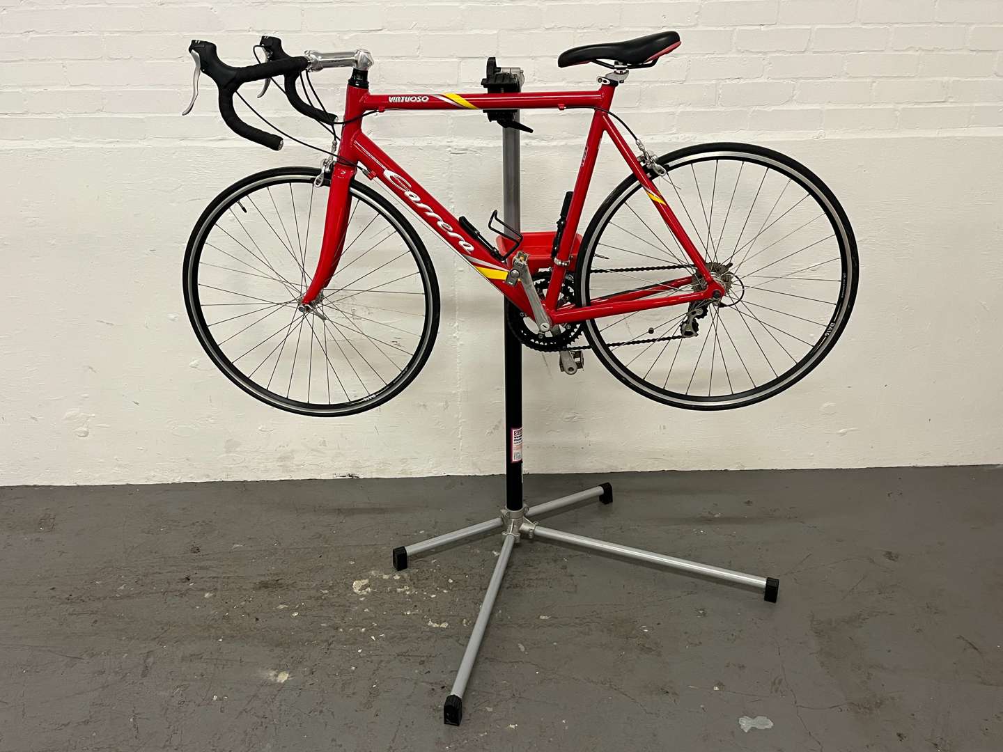 <p>Carrera Virtuoso Racing Bicycle and Work Stand</p>