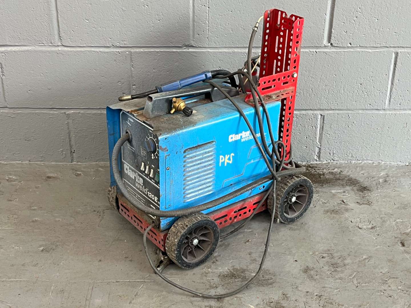 <p>Clarke Weld 120E Welder on a Trolley</p>