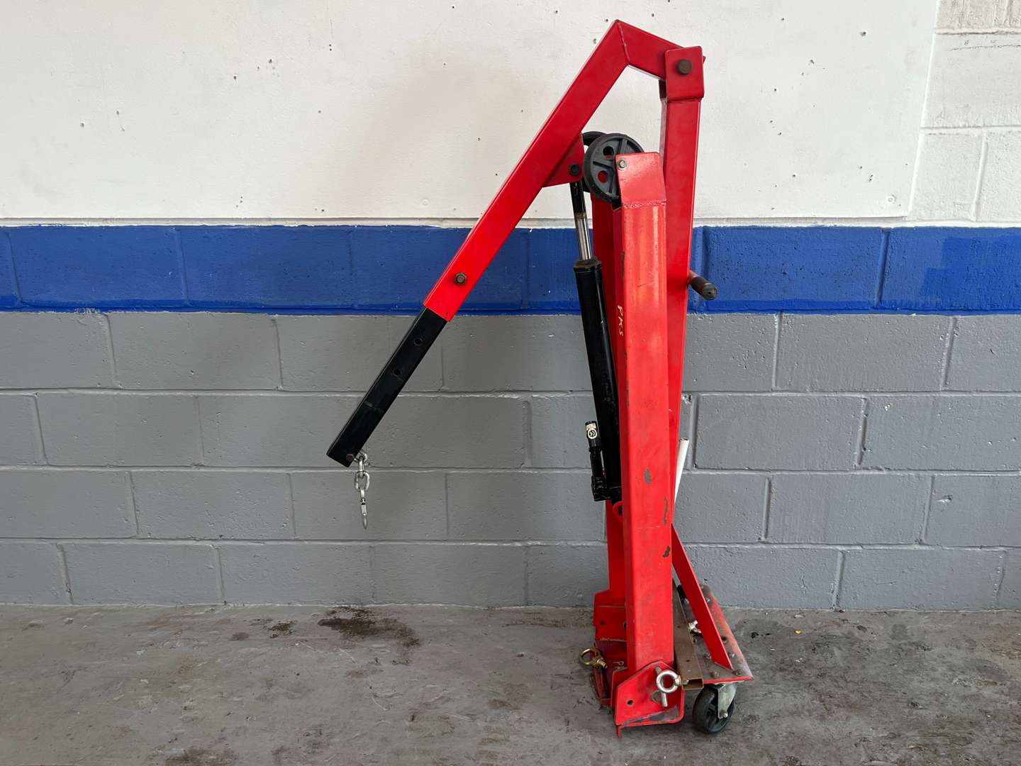 <p>Nutool EFC100 Folding Engine Crane</p>