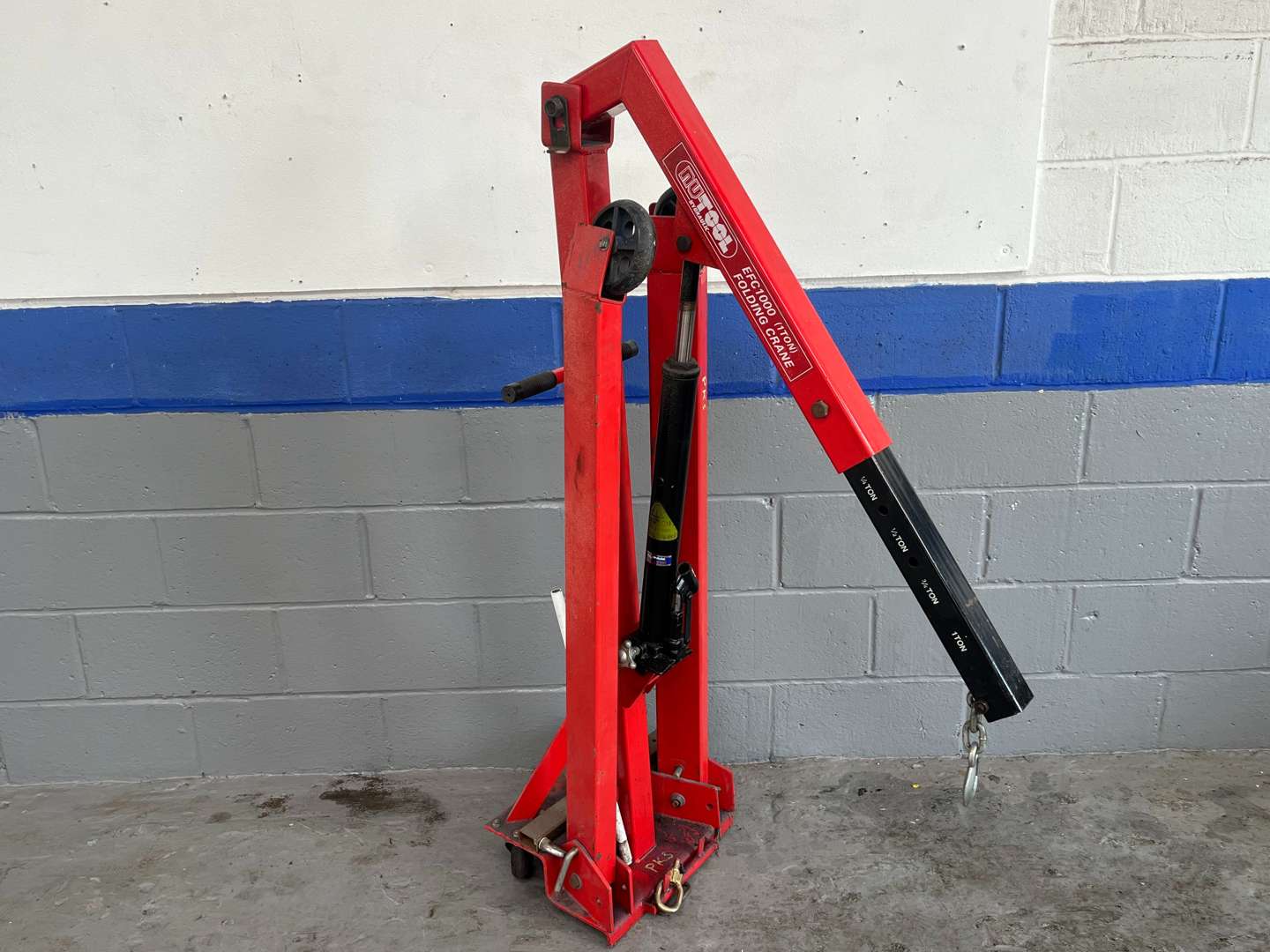 <p>Nutool EFC100 Folding Engine Crane</p>