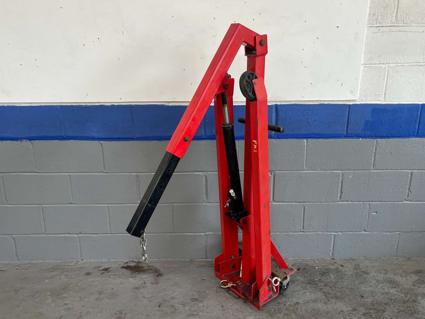 <p>Nutool EFC100 Folding Engine Crane</p>