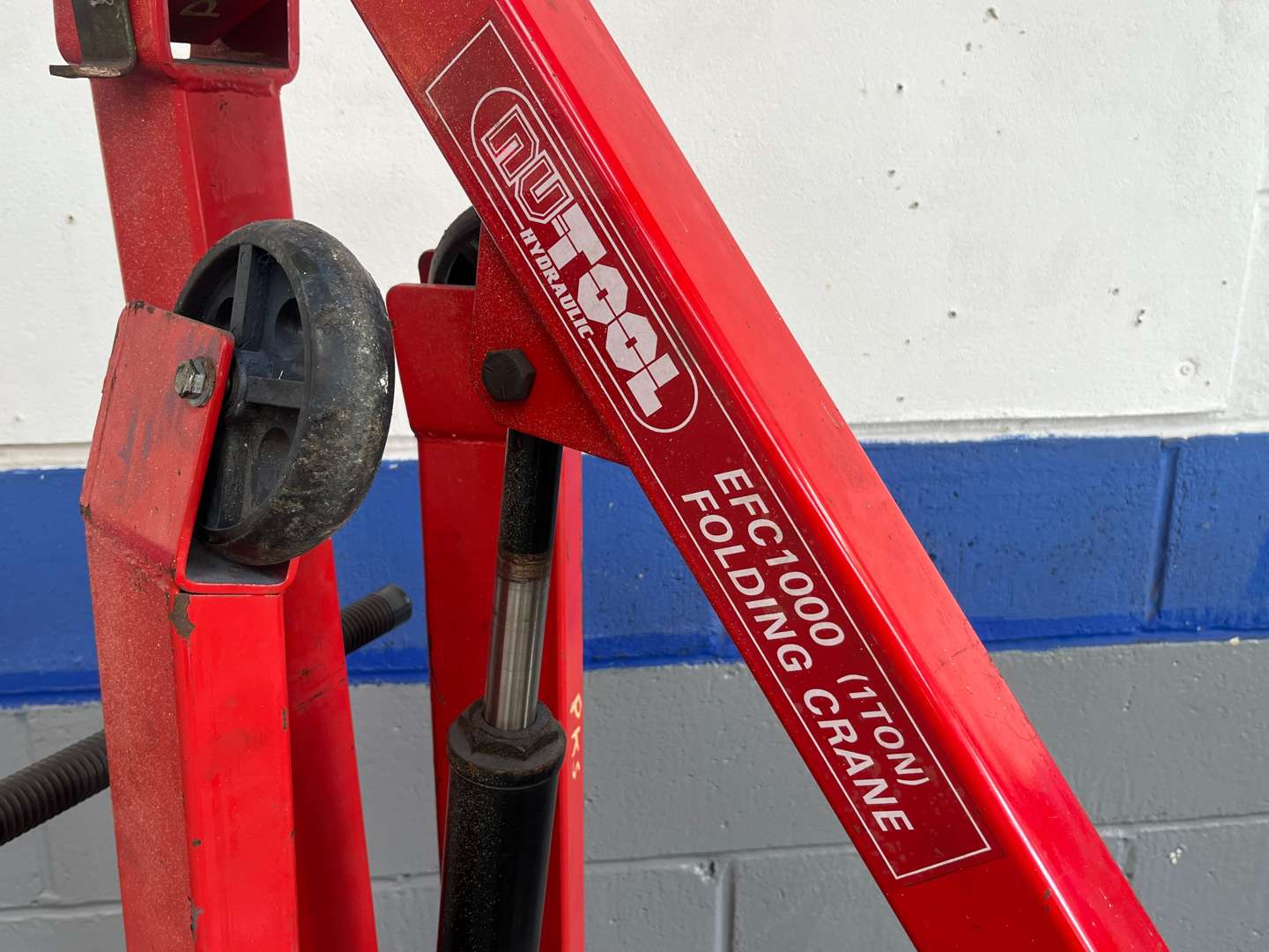 <p>Nutool EFC100 Folding Engine Crane</p>