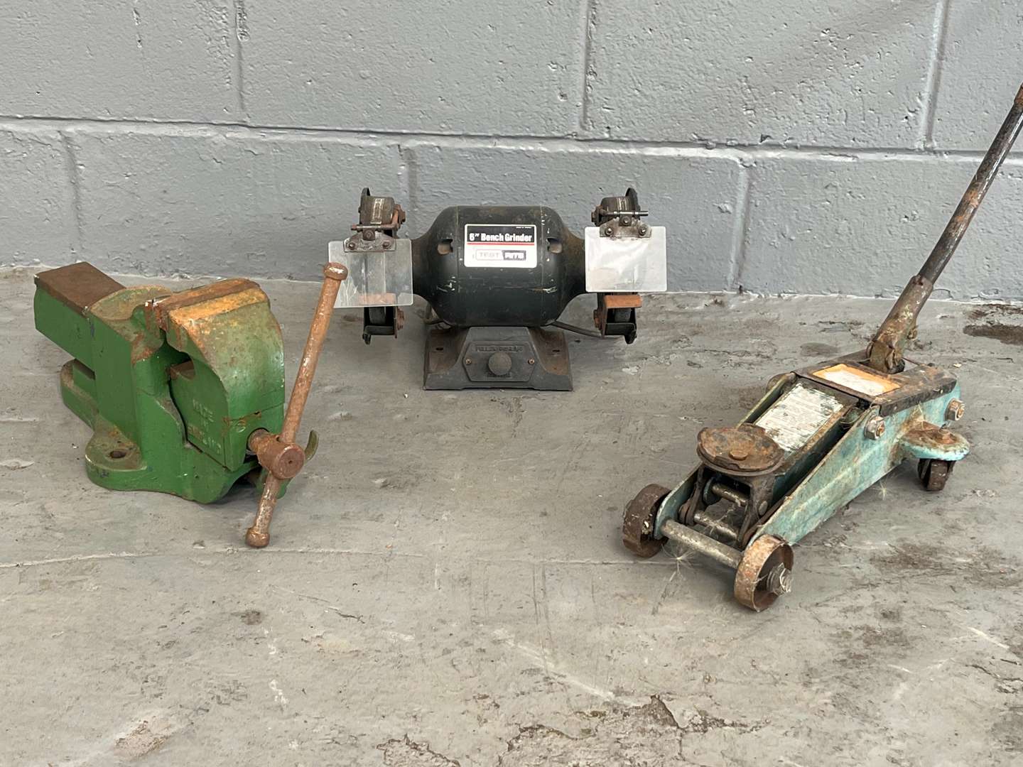 <p>Record No23 Vice, 6 Inch Bench Grinder and Car Jack (3)</p>