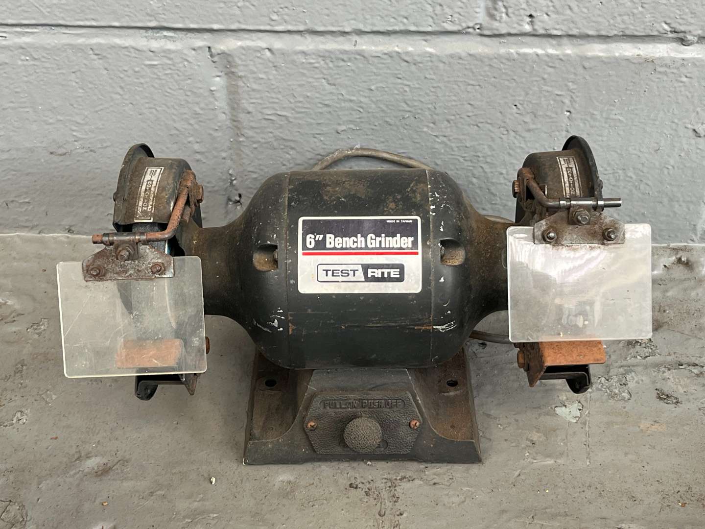 <p>Record No23 Vice, 6 Inch Bench Grinder and Car Jack (3)</p>