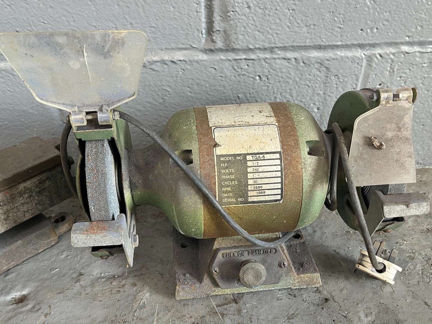 <p>Record No 111 Vice, 6 Inch Bench Grinder & Nippy Vice (3)</p>