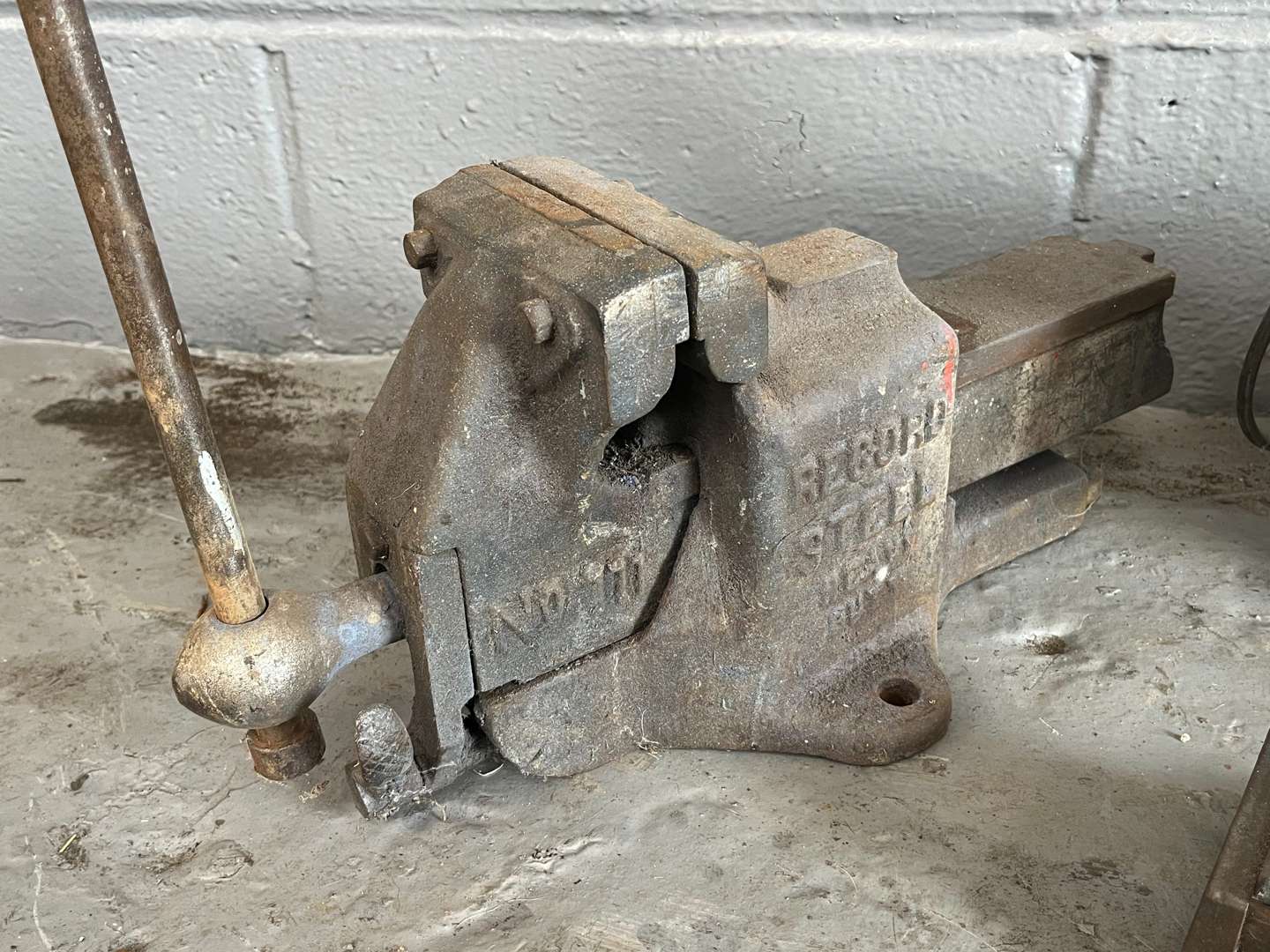 <p>Record No 111 Vice, 6 Inch Bench Grinder & Nippy Vice (3)</p>