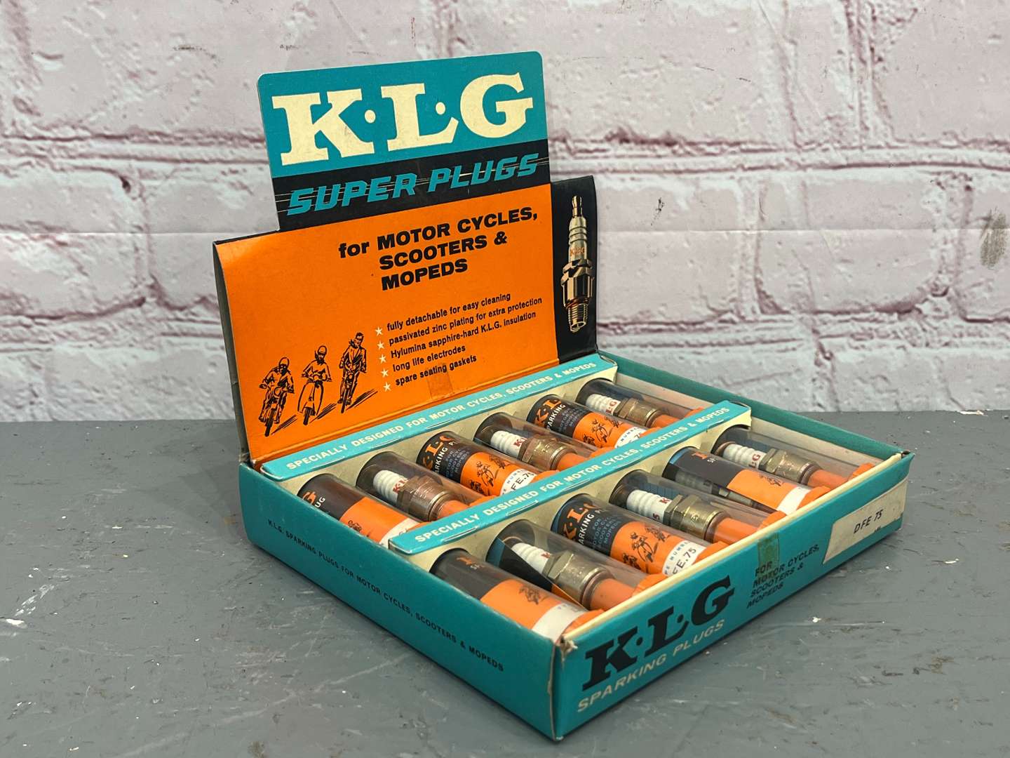 <p>Box Set of 12 KLG Spark Plugs&nbsp;</p>