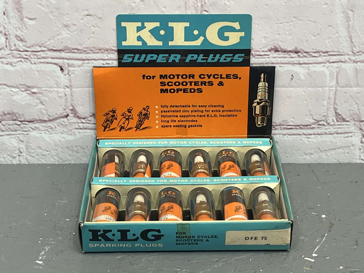<p>Box Set of 12 KLG Spark Plugs&nbsp;</p>