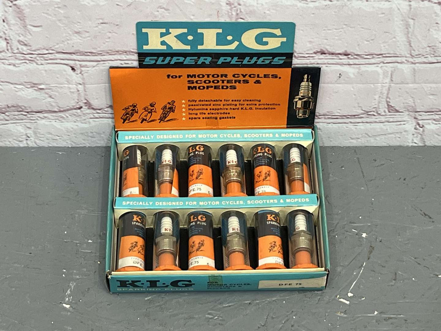 <p>Box Set of 12 KLG Spark Plugs&nbsp;</p>
