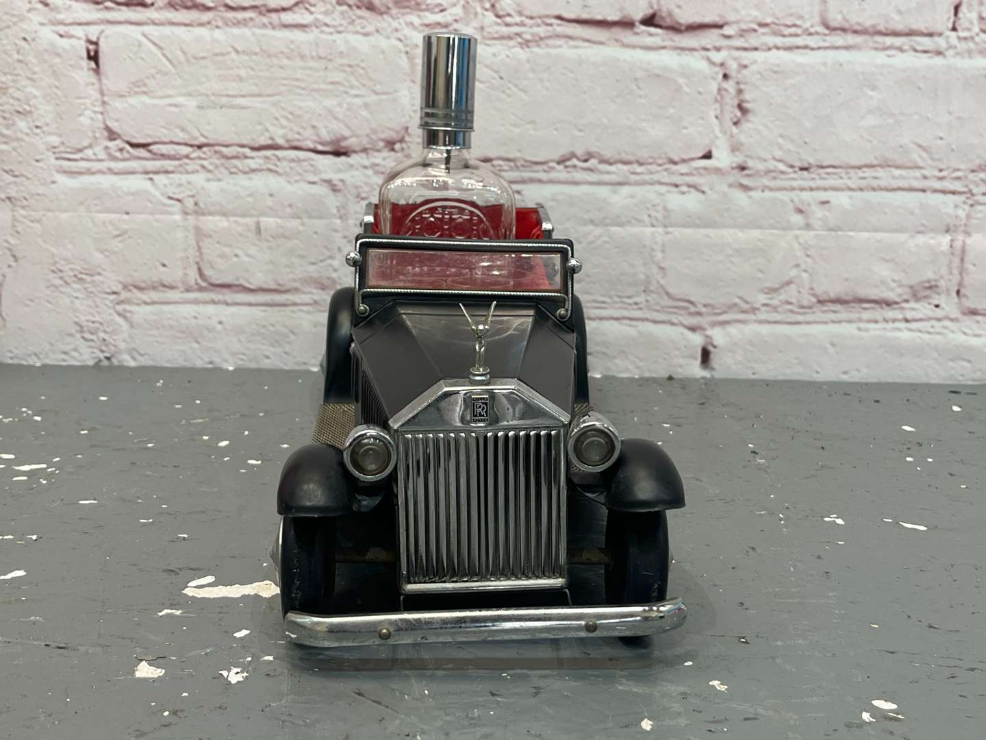<p>Rolls Royce Phantom 1970's Decanter & 6 Glasses By Tilso</p>