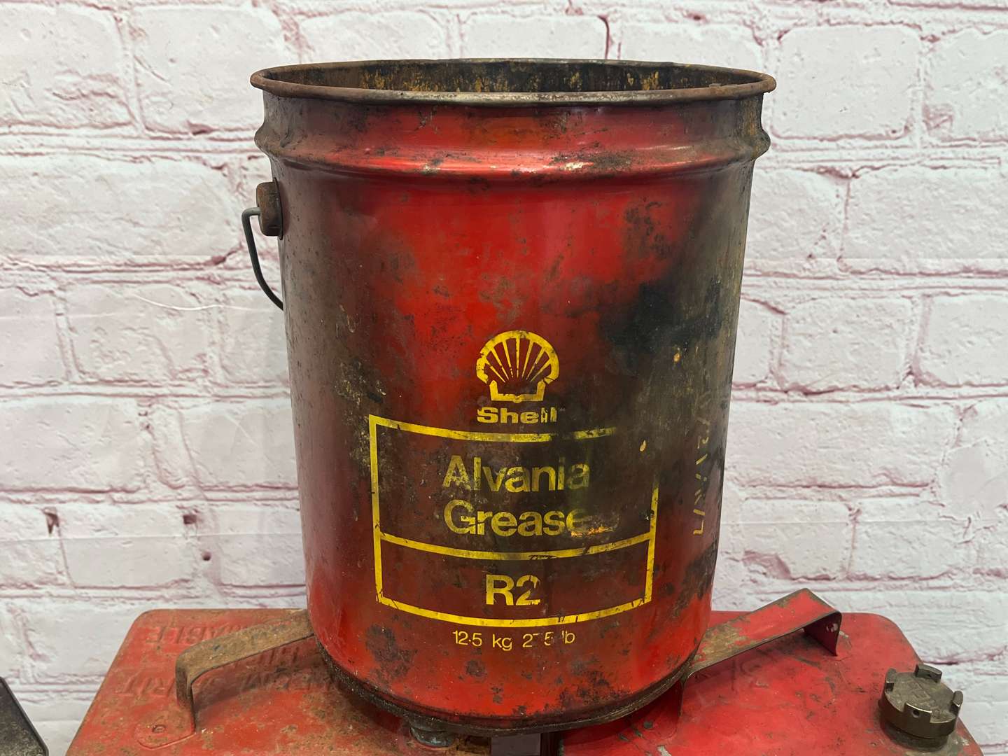 <p>Mixed Lot of Five Oil/Grease & Two Five Gallon Fuel Cans (5)</p>