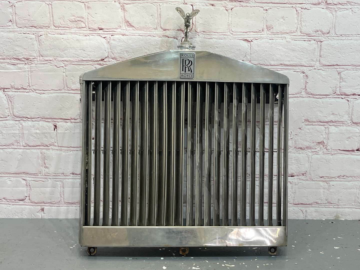 <p>Rolls Royce Silver Shadow Grille With Spirit of Ecstasy</p>