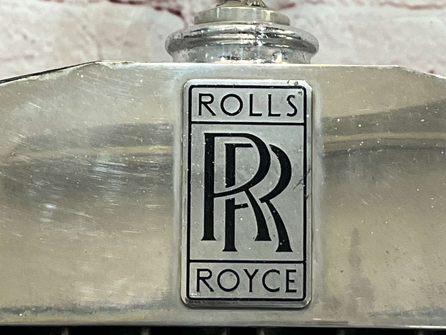 <p>Rolls Royce Silver Shadow Grille With Spirit of Ecstasy</p>