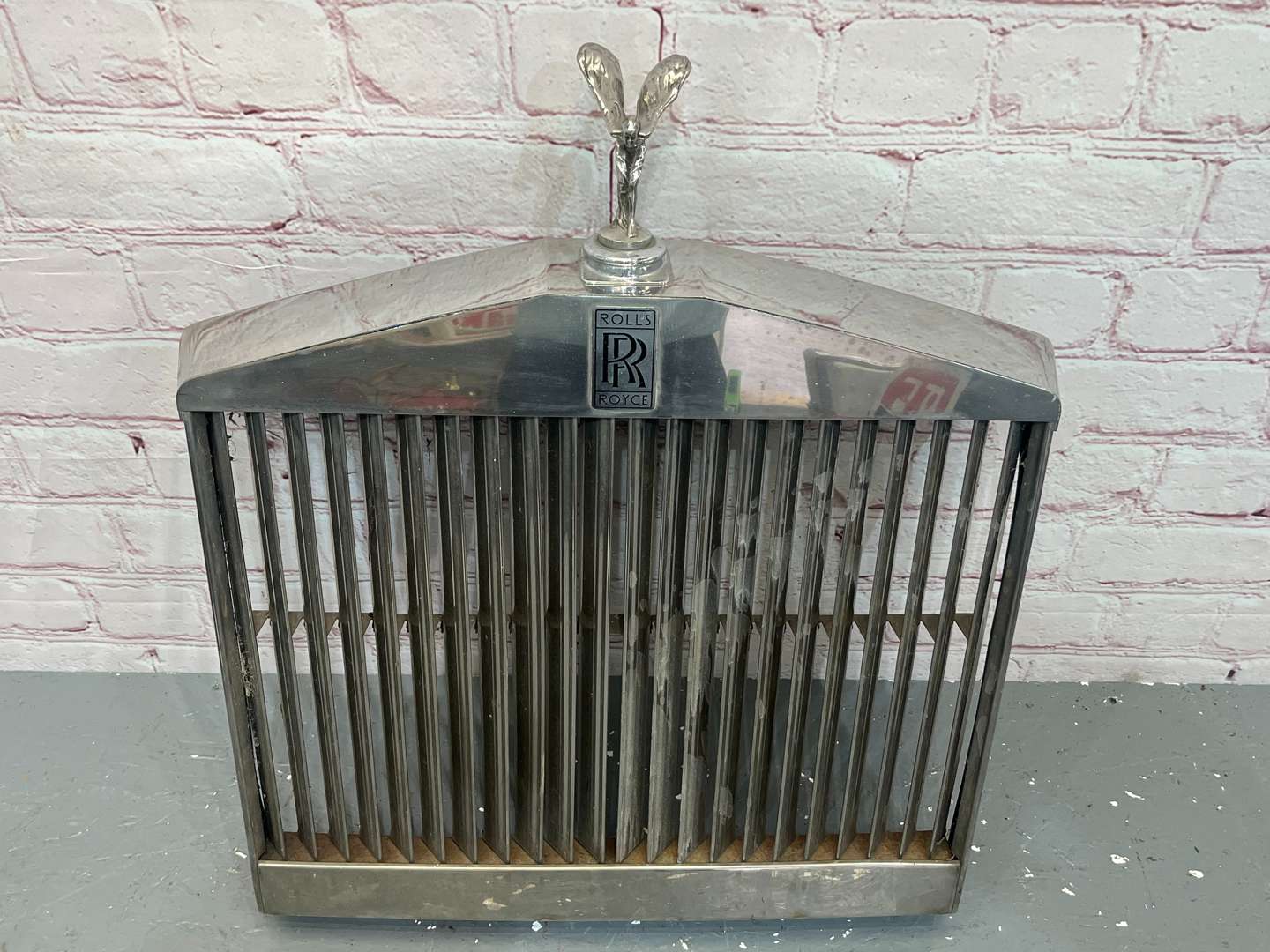 <p>Rolls Royce Silver Shadow Grille With Spirit of Ecstasy</p>