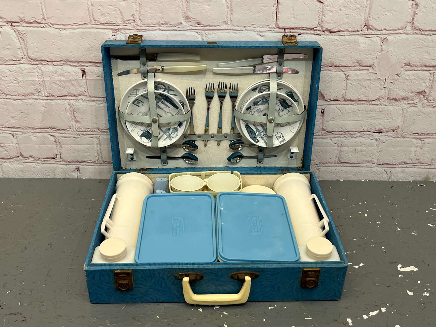 <p>Brexton Picnic Hamper&nbsp;</p>