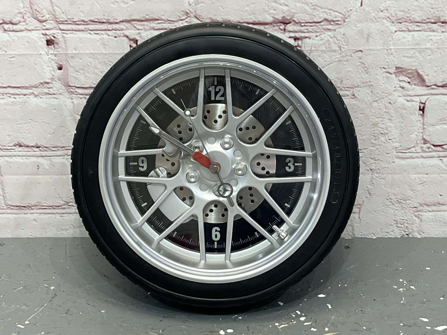 <p>Wall Clock in The Form of a Wheel</p>
