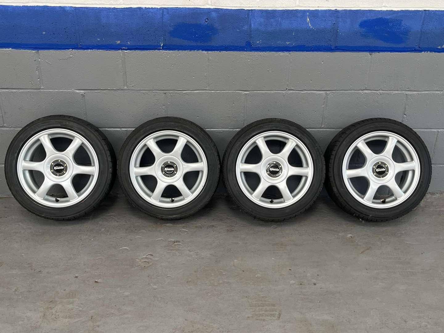 <p>Set of Four Alloy Six Spoke Wheels For a Toyota Corolla GT Coupe&nbsp;</p>