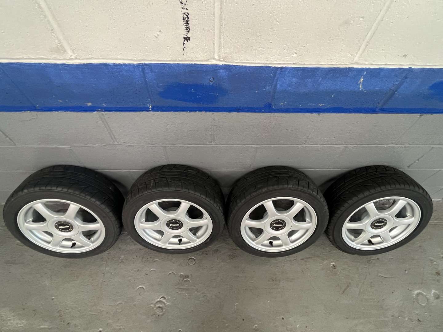 <p>Set of Four Alloy Six Spoke Wheels For a Toyota Corolla GT Coupe&nbsp;</p>