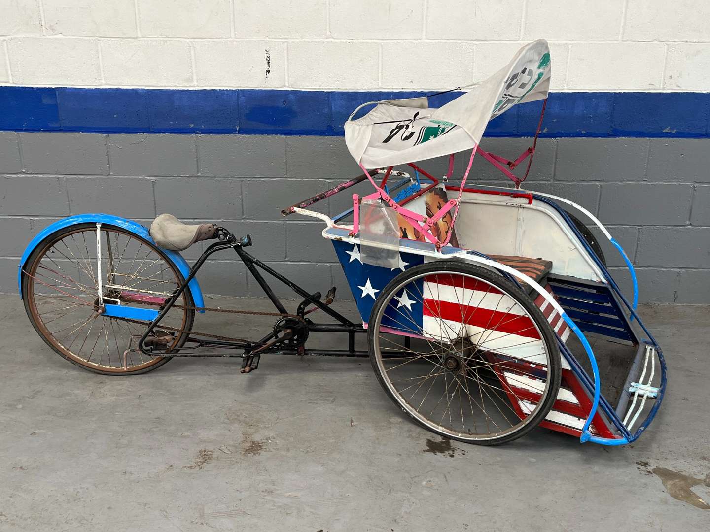 <p>Indonesian Rickshaw&nbsp;</p>