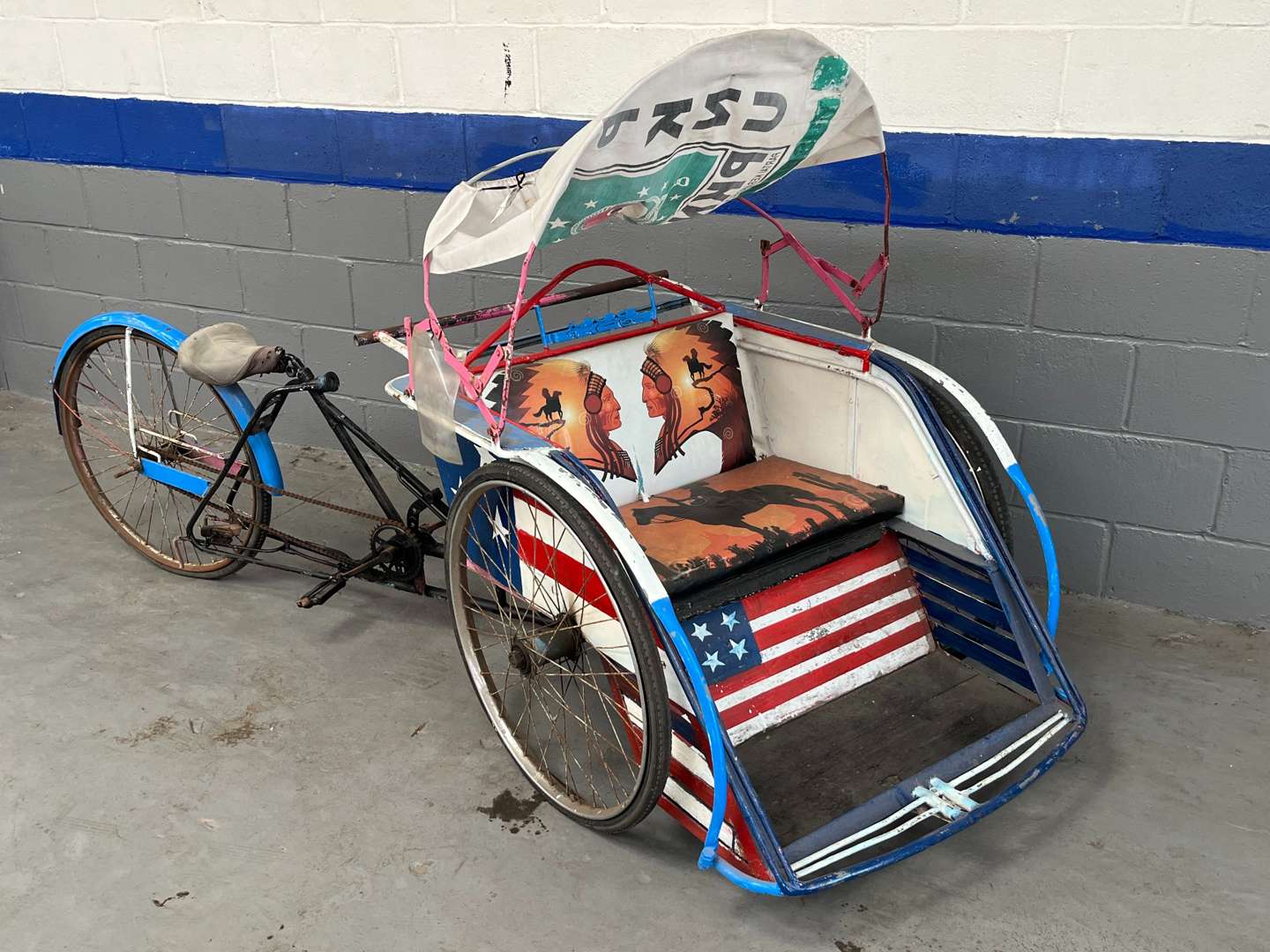 <p>Indonesian Rickshaw&nbsp;</p>