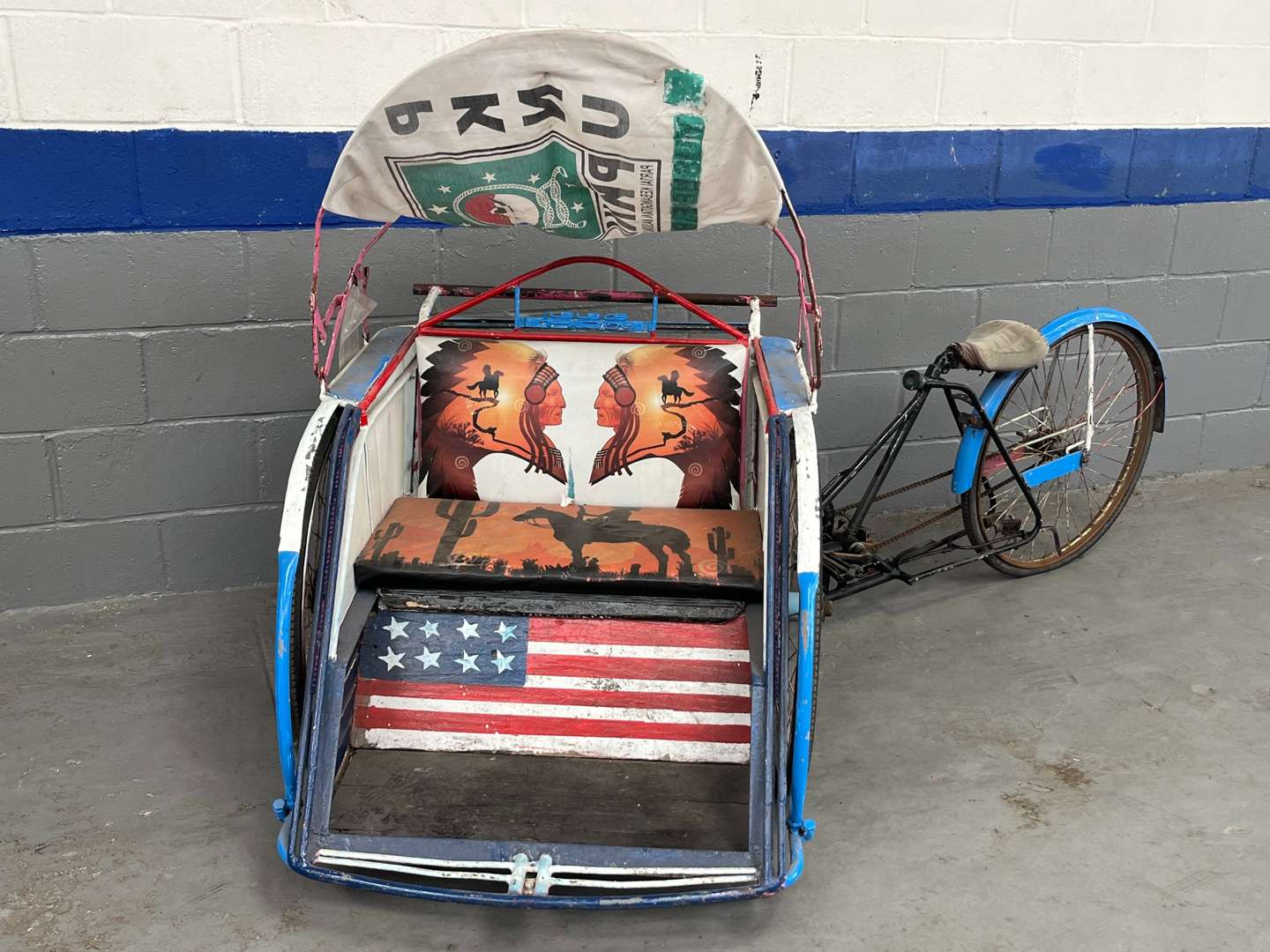 <p>Indonesian Rickshaw&nbsp;</p>