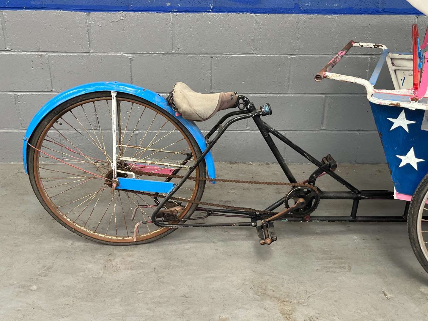 <p>Indonesian Rickshaw&nbsp;</p>