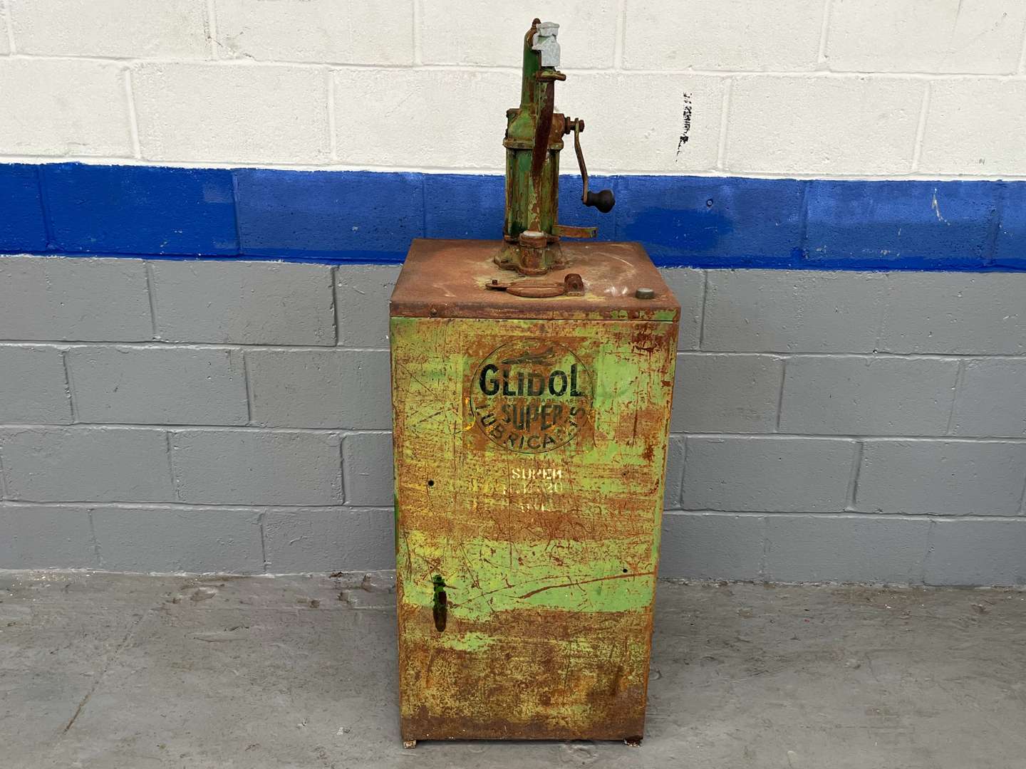 <p>Glidol Super Oil Dispenser&nbsp;</p>