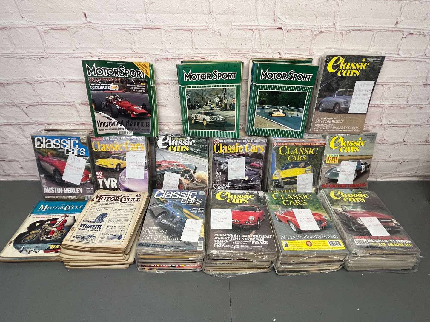 <p>Large Quantity of Classic Car Magazines/Catalogues Etc&nbsp;</p>